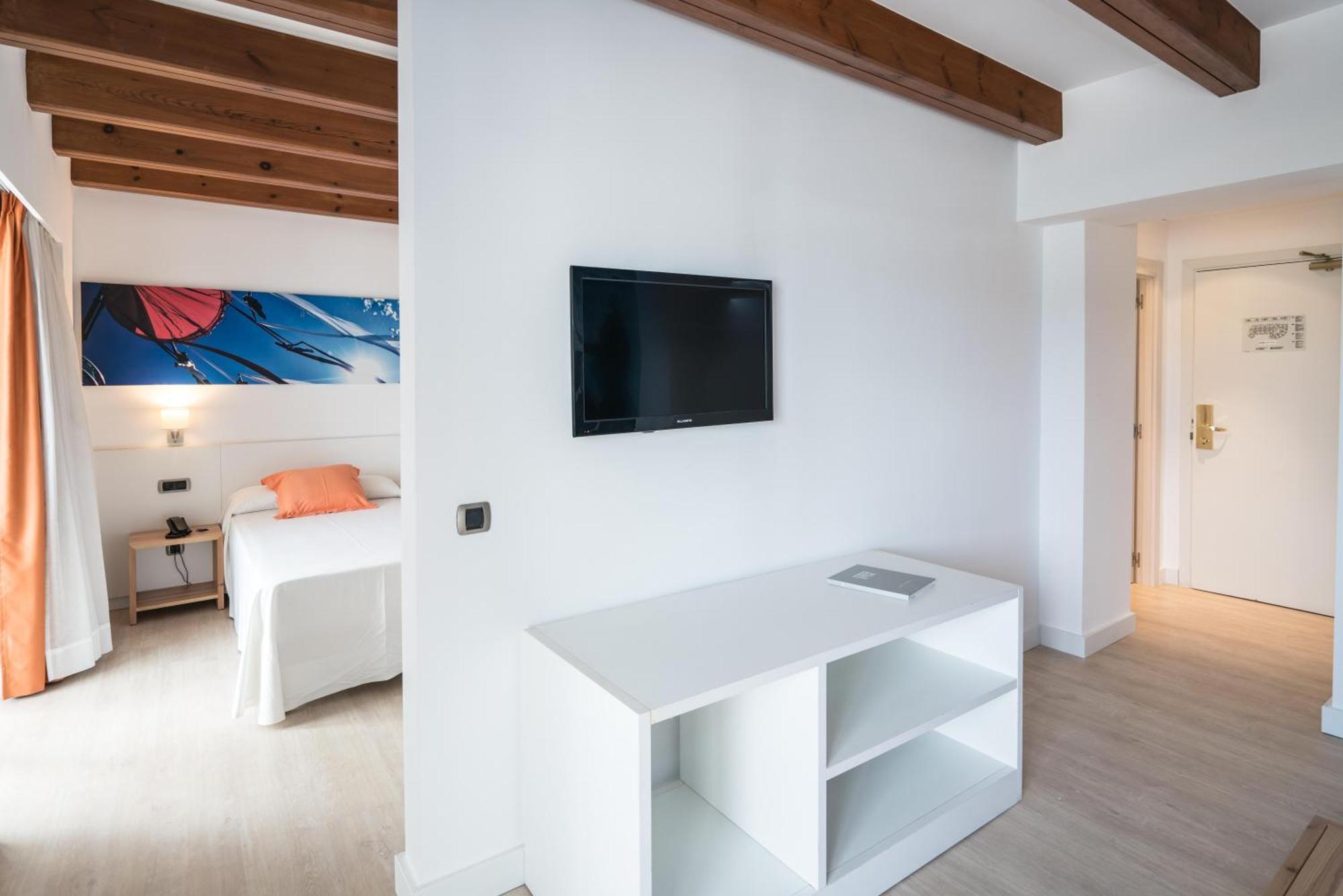 Thb Ocean Beach - Adults Only Sant Antoni de Portmany Екстериор снимка