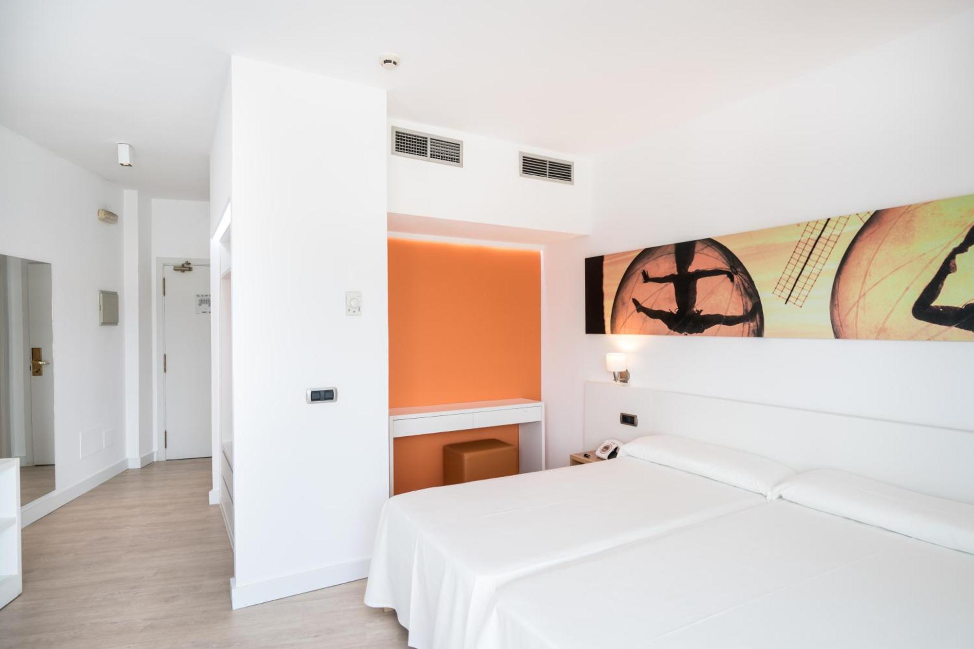 Thb Ocean Beach - Adults Only Sant Antoni de Portmany Екстериор снимка